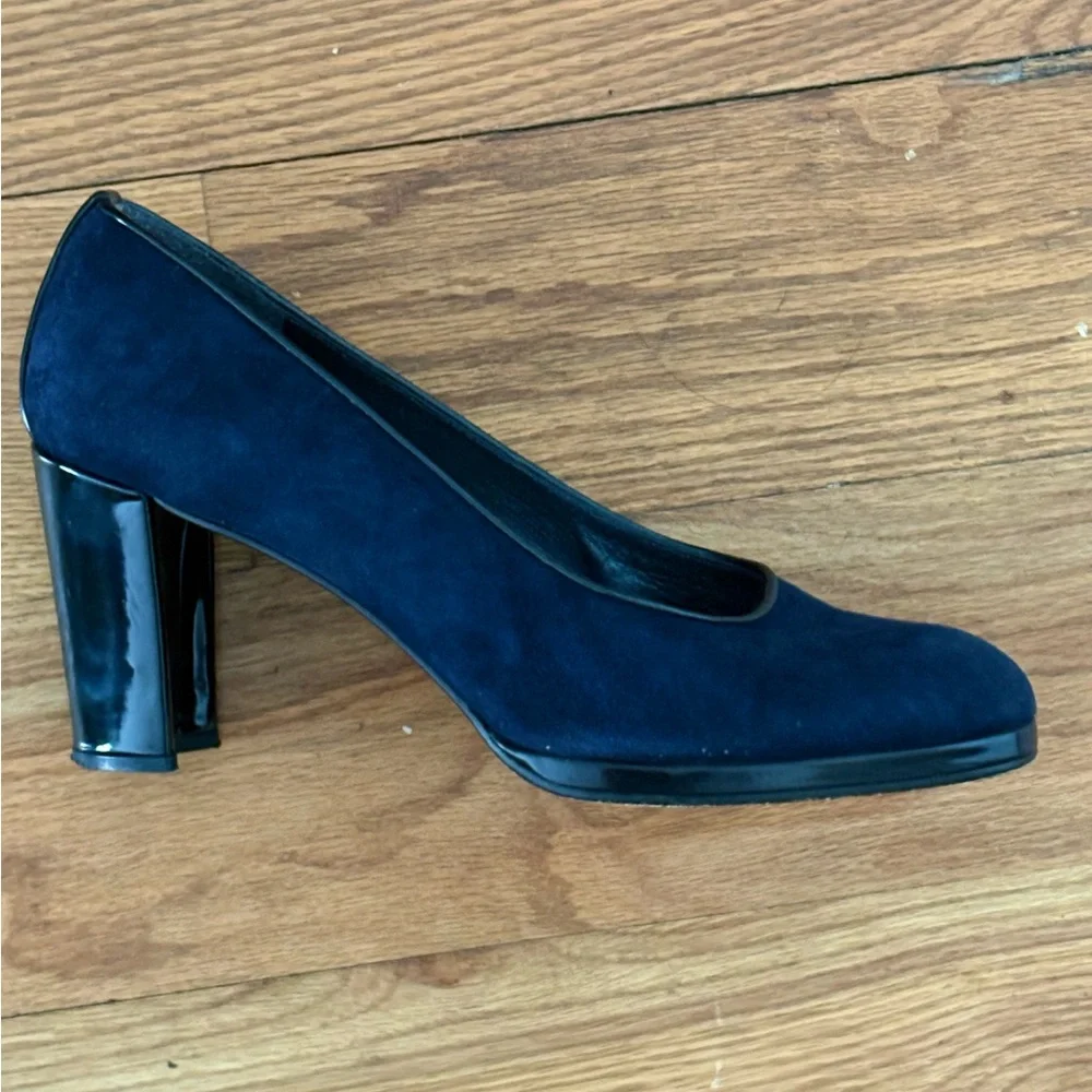 Stuart Weitzman Dark Blue Suede Pumps, size 8.5 - Picture 1 of 7
